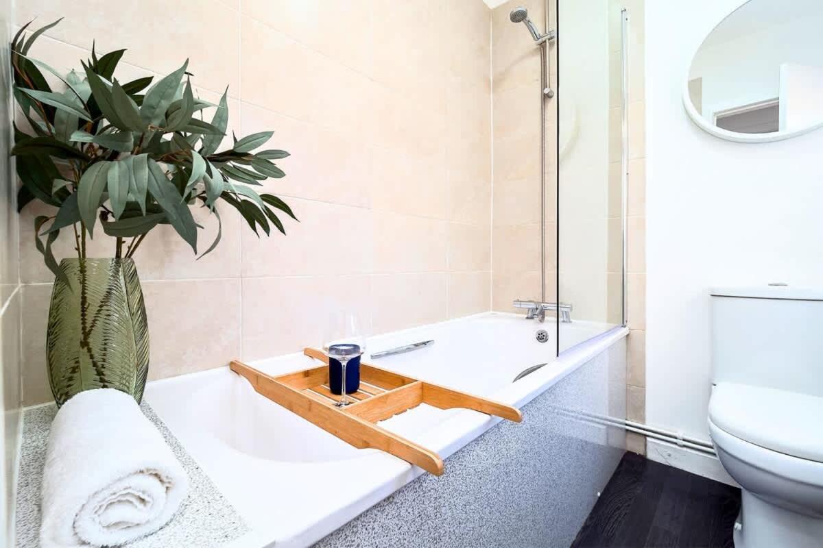 Penkhull House By Truestays - 4 Bedroom House In Stoke-On-Trent Εξωτερικό φωτογραφία